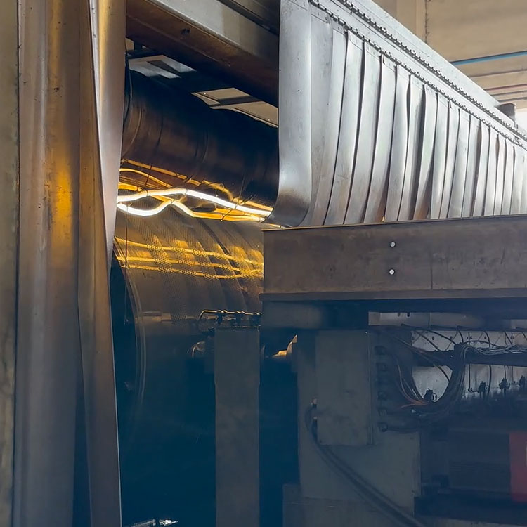 What are the characteristics of Paper Machine Vacuum Press Roll